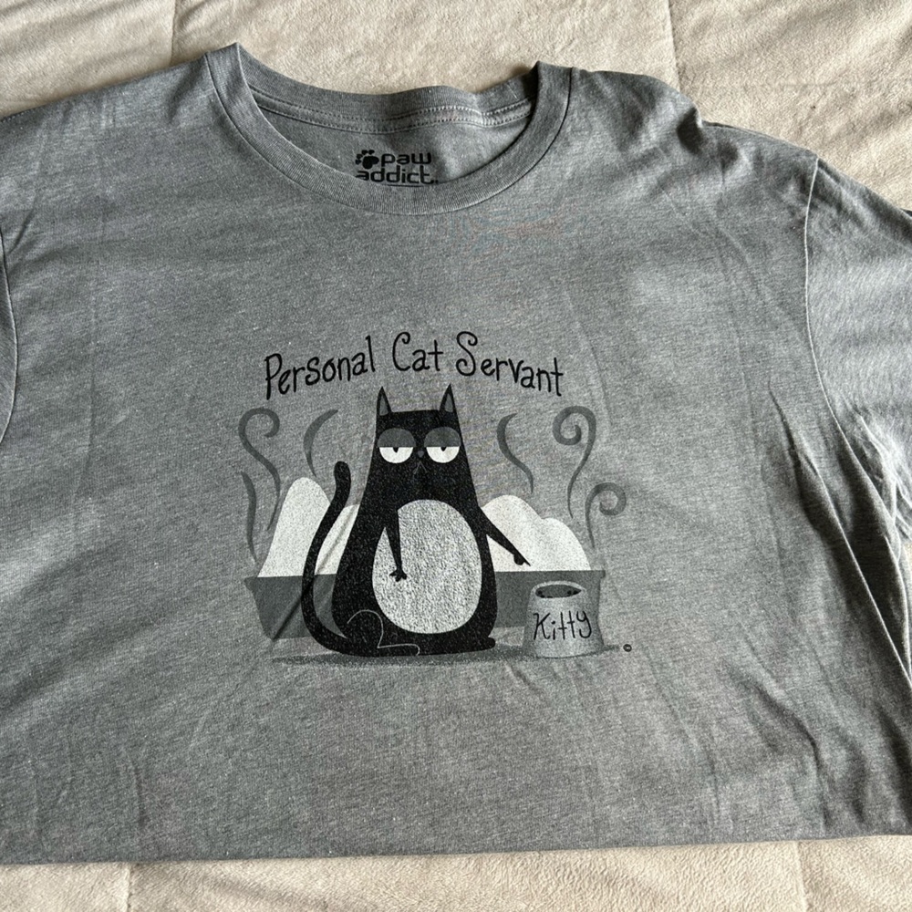 Gray Cat Graphic T-Shirt